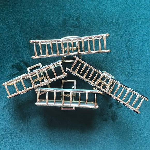 Anthropologie Resin set of 4 Claw Hair Clips - Picture 5 of 9